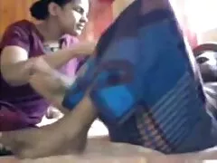 پوره سکسی یک پسر را در پارک مکید و از او خواست که زبانش عکسای کیرتوکس را لگد کند