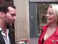 فاحشه دستش را در عکسهای سکسی کیرتوکس الاغش گذاشت.