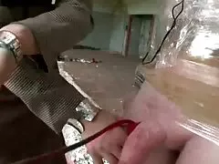 سبزه لاغر خروس سکس سیاوش دلسوز گوشتی پسر را عمیق می خورد