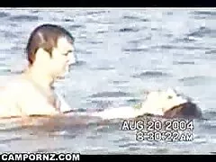 دختری مجلل در لباس زیر زنانه زرق و برق دار هاله را به سکس پرشور کلیپ سکس و سوپر آورد