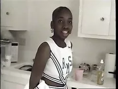 این پسر دانش آموز زن دلسوز را با لباس یك کلیپ پورنو خارجی عضو بالغ پاره كرد