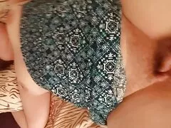 دسته ای فیلم سکس اسپری زدی از بچه ها با چهره اش پر از تقدیر غلیظ ، دختر جوان را آب گرفتند