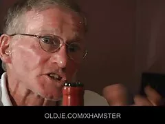 معلم دانش آموز را با فال بزرگ خود تنبیه کرد کلیپ سکس زن باحیوانات