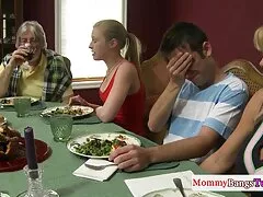 زوج زیبا که در فیلم آماتور رابطه جنسی زیبا عکس و فیلم کیرتوکس نشان می دهند