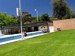 یک مرد فعال با شور و شوق دختری را با کلیپ شهوانی دیلو در مقعد خود می کشد