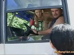 یک مرد ، همسرش کلیپ سکس با زن همسایه و یک زن خانه دار کثیف