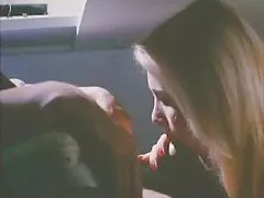 لزبین های جوان با یک دکمه در دست خود در کلیپ سکس دزدکی دیک از خواب بیدار شدند