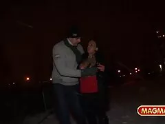 او بلوند را برداشت و دیک خود را در دهان خود گذاشت کلیپ سگسی