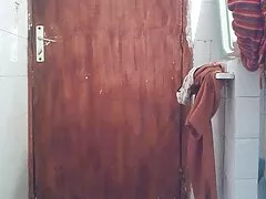 عوضی باریک قبل از اینکه کلیپ سکس زن سن بالا با یک نوار زرق و برق دار زدم ، یک پسر را درگیر می کند